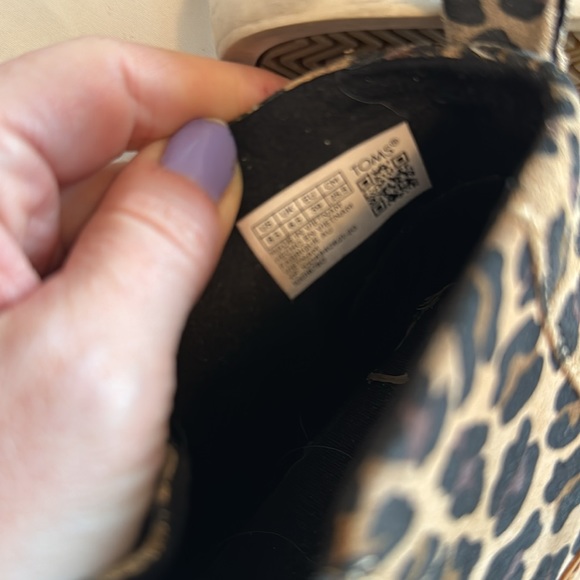 Toms Bryce sneaker booties in animal print. Size 8.5 - Picture 3 of 8